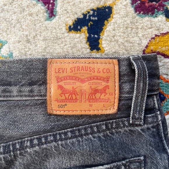 Levi's 501 High Rise Exposed Button Fly, washed black denim shorts, W27 - Picture 4 of 8